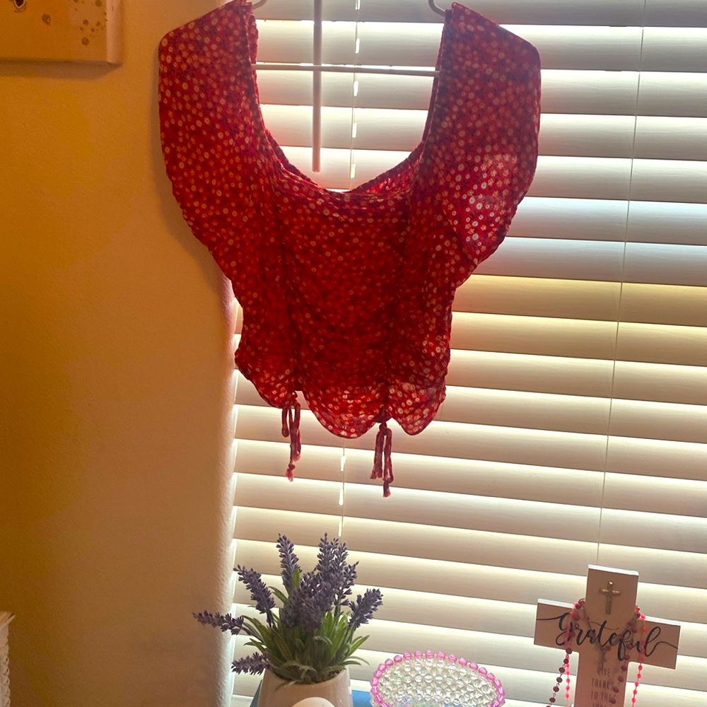 Red floral top L
